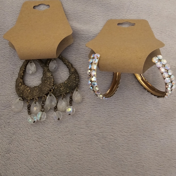 2 Pair Aurora Borealis Rhinestone Earrings - Picture 4 of 4